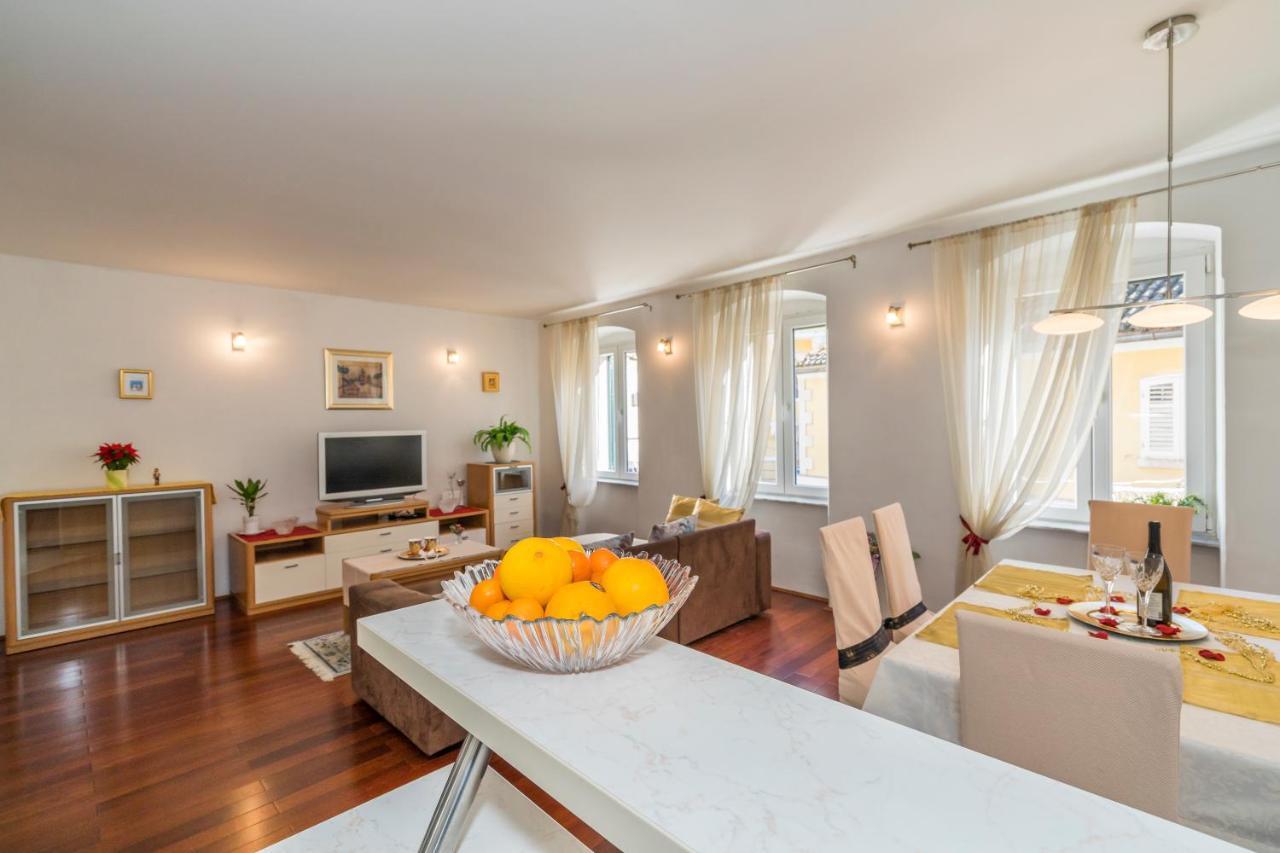 In Old Town With View Apartamento